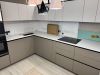 Столешница на кухню из кварцевого агломерата Аварус Снега Сибири