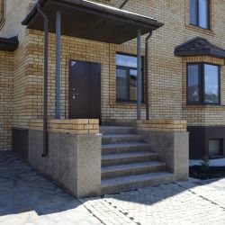 Изображение Входная группа в частном доме из гранита Южно-Султаевский