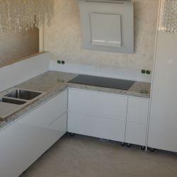Изображение Столешница для кухни из гранита Крема Деликатус