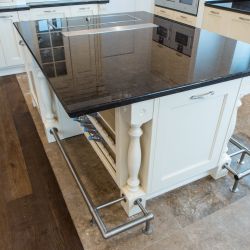 Изображение Столешница для кухни из гранита Браун Антик