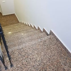 Изображение Лестничный марш из гранита Южно-Султаевский