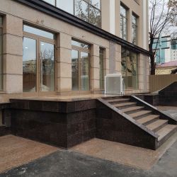Изображение Фасад из гранита на подсистеме