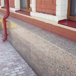 Изображение Цоколь из гранита на подсистеме