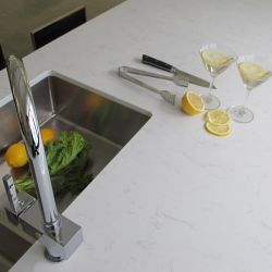 Изображение Кварцевый агломерат белый Vicostone Carrara BQ-8220