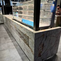 Изображение Стойка из кварцита Бречия Романо для кафе «ДУО»