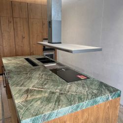 Изображение Остров из кварцита Эмеральд Лэйк