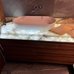 Изображение Столешница из кварцита Патагония для санузла