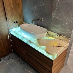 Изображение Столешница из кварцита Патагония для санузла